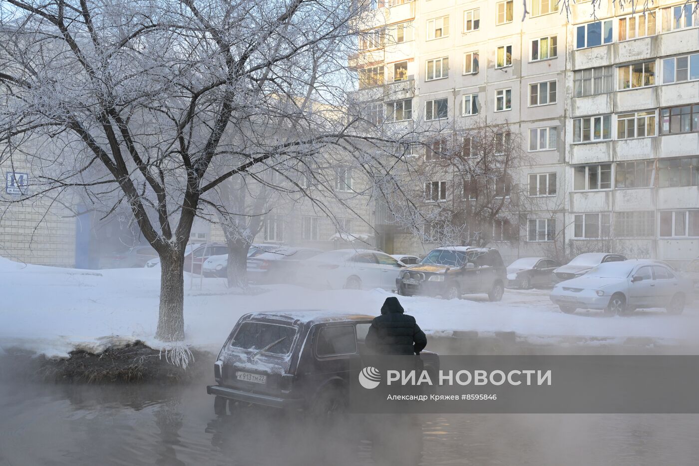 Работы по ликвидации последствий прорыва теплотрассы в Новосибирске 