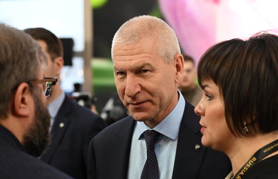 Международная выставка-форум "Россия"
Открытие Дня региона - презентация Белгородской области, павильон №75
Олег Матыцин, министр спорта РФ Место: Россия, Москва. Автор: Евгений Биятов/РИА Новости. Выставка "Россия". Белгородская область. День региона