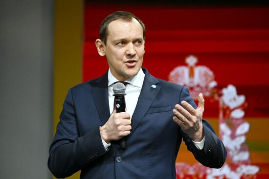 Международная выставка-форум "Россия"
Курская область. День региона, павильон №75
Открытие Дня Региона – презентация Курской области
Олег Скуфинский, руководитель Федеральной службы государственной регистрации, кадастра и картографии (Росреестра) Место: Россия, Москва. Автор: Станислав Красильников/РИА Новости. Выставка "Россия". Курская область. День региона