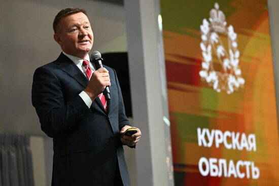 Международная выставка-форум "Россия"
Курская область. День региона, павильон №75
Открытие Дня Региона – презентация Курской области
Роман Старовойт, губернатор Курской области Место: Россия, Москва. Автор: Станислав Красильников/РИА Новости. Выставка "Россия". Курская область. День региона