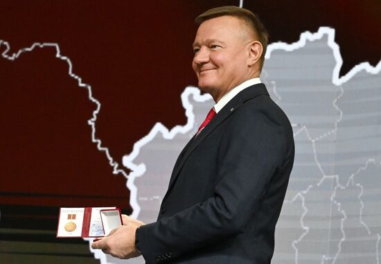 Международная выставка-форум "Россия"
Курская область. День региона, павильон №75
Открытие Дня Региона – презентация Курской области
Роман Старовойт, губернатор Курской области Место: Россия, Москва. Автор: Станислав Красильников/РИА Новости. Выставка "Россия". Курская область. День региона