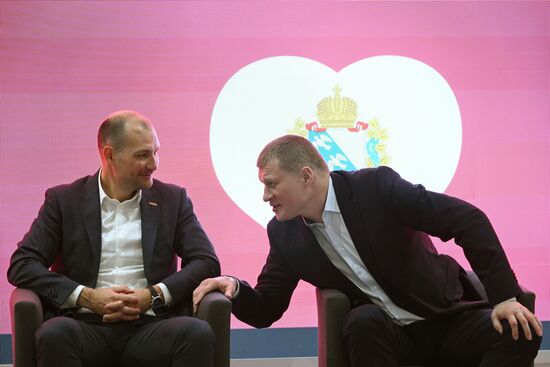 Выставка "Россия". Автограф-сессия с участием курских олимпийских чемпионов по лыжному спорту, фехтованию, велоспорту