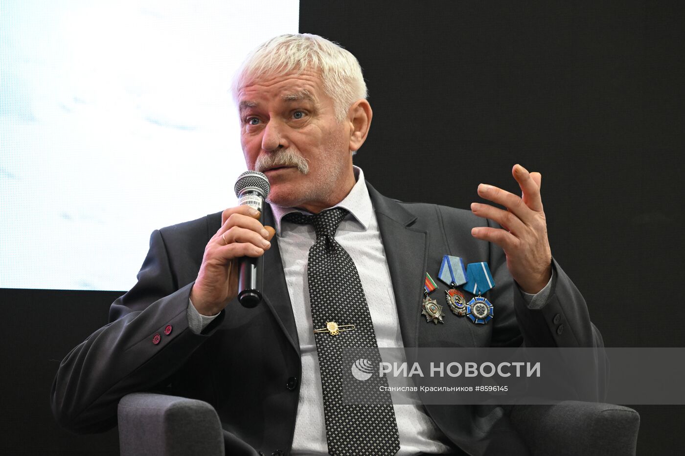 Выставка "Россия". Автограф-сессия с участием курских олимпийских чемпионов по лыжному спорту, фехтованию, велоспорту