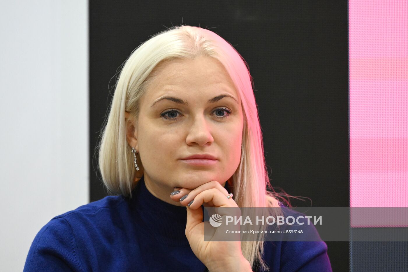 Выставка "Россия". Автограф-сессия с участием курских олимпийских чемпионов по лыжному спорту, фехтованию, велоспорту