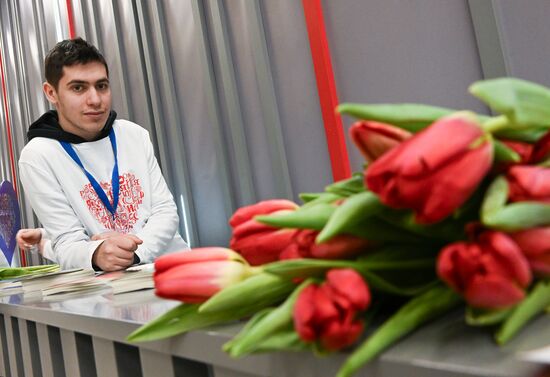 Международная выставка-форум "Россия"
Акция "Белгород, мы с тобой", павильон №71
Место: Россия, Москва. Автор: Евгений Биятов/РИА Новости. Выставка "Россия". Белгородская область. День региона