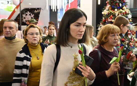 Международная выставка-форум "Россия"
Акция "Белгород, мы с тобой", павильон №71
Место: Россия, Москва. Автор: Евгений Биятов/РИА Новости. Выставка "Россия". Белгородская область. День региона