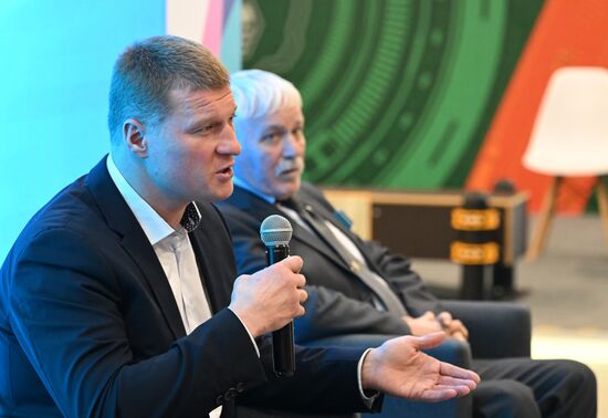 Выставка "Россия". Автограф-сессия с участием курских олимпийских чемпионов по лыжному спорту, фехтованию, велоспорту