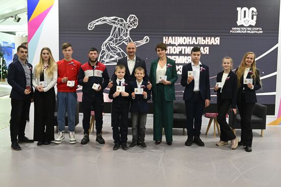 Выставка "Россия". Автограф-сессия с участием курских олимпийских чемпионов по лыжному спорту, фехтованию, велоспорту