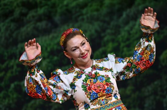 Международная выставка-форум "Россия"
Концерт "Белогорье. Там, где важен каждый", павильон №75
Место: Россия, Москва. Автор: Евгений Биятов/РИА Новости. Выставка "Россия". Белгородская область. День региона