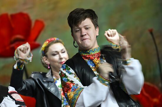 Международная выставка-форум "Россия"
Концерт "Белогорье. Там, где важен каждый", павильон №75
Место: Россия, Москва. Автор: Евгений Биятов/РИА Новости. Выставка "Россия". Белгородская область. День региона