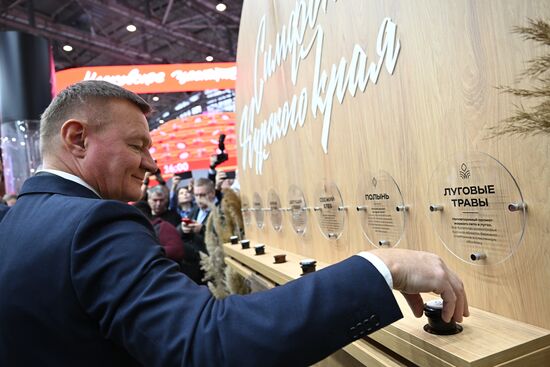 Международная выставка-форум "Россия"
Курская область. День региона, павильон №75
Роман Старовойт, губернатор Курской области Место: Россия, Москва. Автор: Григорий Сысоев/РИА Новости. Выставка "Россия". Курская область. День региона