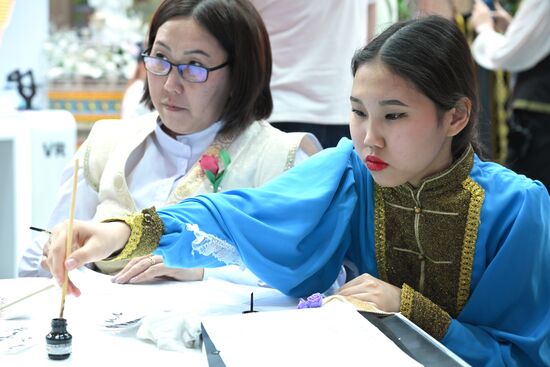 Международная выставка-форум "Россия"
Павильон №75 Место: Россия, Москва. Автор: Максим Блинов/РИА Новости. Работа выставки "Россия"