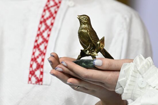 Международная выставка-форум "Россия"
Обряд бракосочетания в народных традициях Курской губернии, павильон №75 Место: Россия, Москва. Автор: Станислав Красильников/РИА Новости. Выставка "Россия". Торжественная церемония бракосочетания пары из города Курска