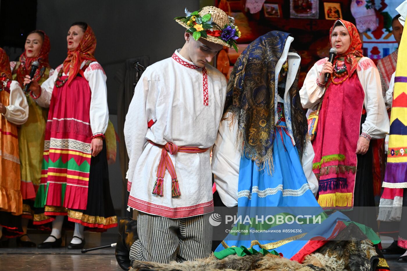 Выставка "Россия". Торжественная церемония бракосочетания пары из города Курска