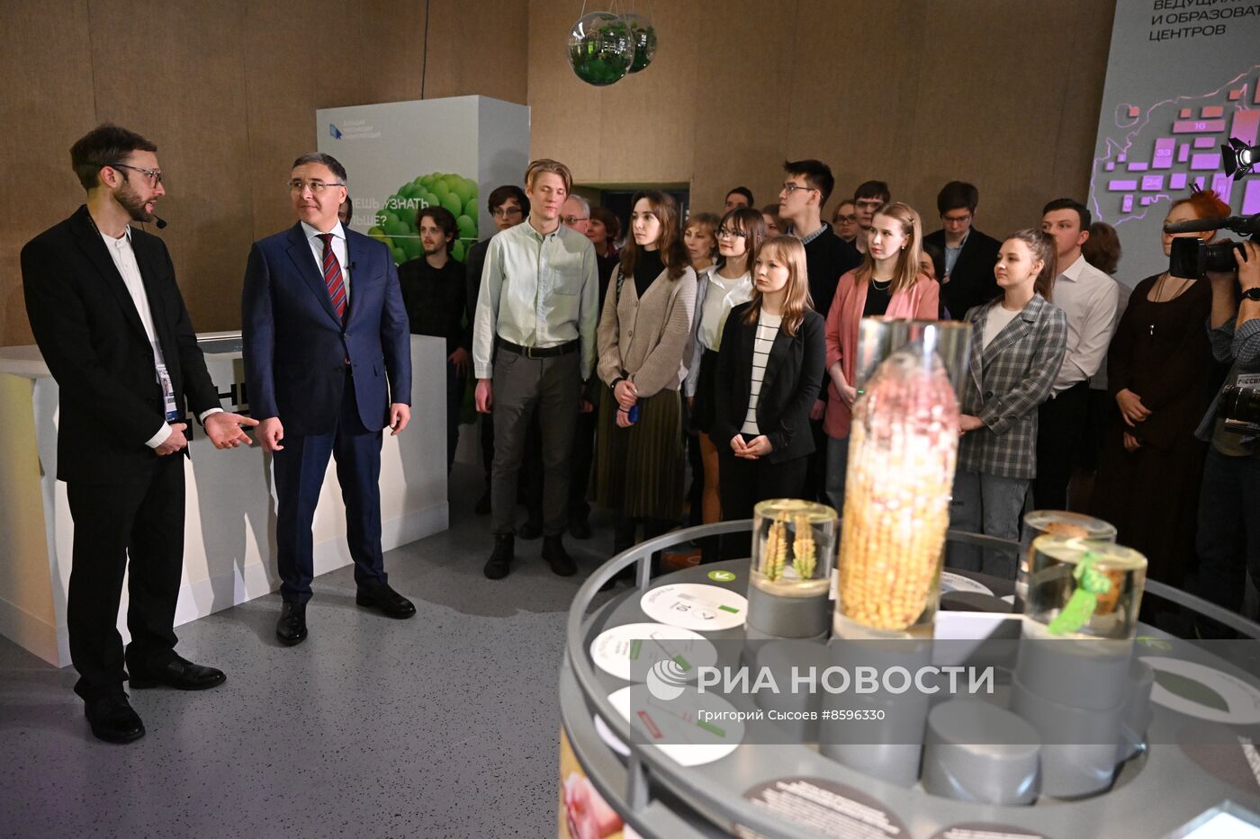 Выставка "Россия". Презентация обновленной экспозиции Минобрнауки России "Десятилетие науки и технологий"