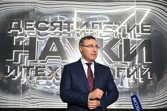 Международная выставка-форум "Россия"
Презентация обновленной экспозиции Минобрнауки России "Десятилетие науки и технологий", павильон №57 "Десятилетие науки и технологий" (Минобрнауки России)
Валерий Фальков, министр науки и высшего образования Российской Федерации Место: Россия, Москва. Автор: Григорий Сысоев/РИА Новости. Выставка "Россия". Презентация обновленной экспозиции Минобрнауки России "Десятилетие науки и технологий"