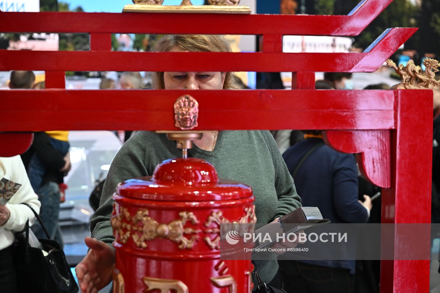 Работа выставки "Россия"