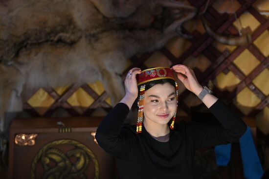 Международная выставка-форум "Россия"
Стенд Республики Тува (Тыва), павильон №75 Место: Россия, Москва. Автор: Максим Блинов/РИА Новости. Работа выставки "Россия"