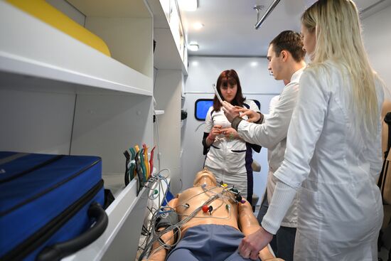 Международная выставка-форум "Россия"
Павильон "Семья. Работа. Долголетие" Минтруда России Место: Россия, Москва. Автор: Максим Блинов/РИА Новости. Работа выставки "Россия"