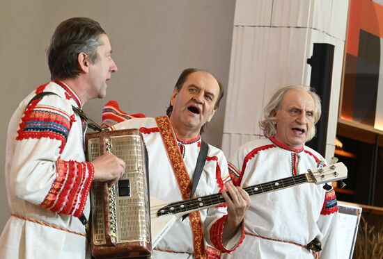 Международная выставка-форум "Россия"
Гастрономическое театрализованное представление, павильон "Дом Российской кухни" Место: Россия, Москва. Автор: Станислав Красильников/РИА Новости. Выставка "Россия". Гастрономическое театрализованное представление