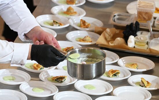 Международная выставка-форум "Россия"
Гастрономическое театрализованное представление, павильон "Дом Российской кухни" Место: Россия, Москва. Автор: Станислав Красильников/РИА Новости. Выставка "Россия". Гастрономическое театрализованное представление