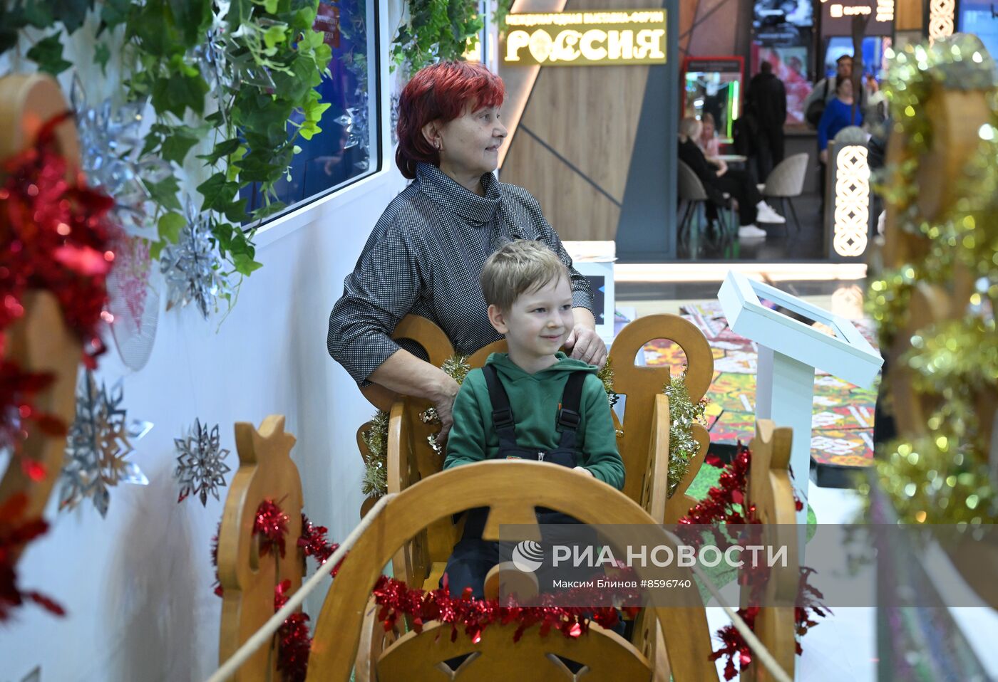 Работа выставки "Россия"