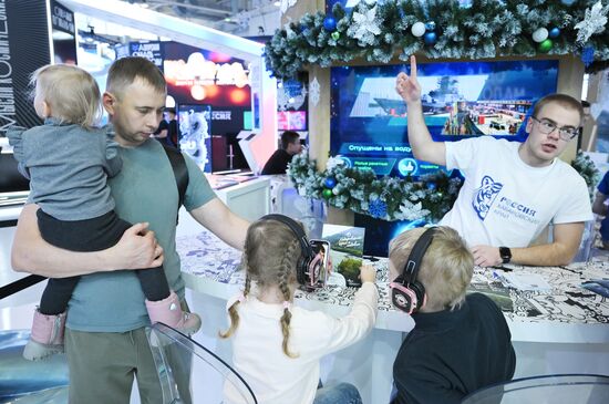 Международная выставка-форум "Россия"
Стенд Хабаровского края, павильон №75
Место: Россия, Москва. Автор: Максим Блинов/РИА Новости. Работа выставки "Россия"