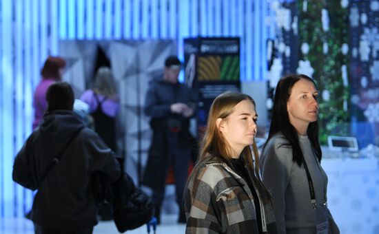 Международная выставка-форум "Россия"
Павильон №75
Место: Россия, Москва. Автор: Максим Блинов/РИА Новости. Работа выставки "Россия"