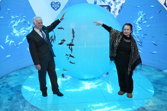 Международная выставка-форум "Россия"
Стенд Ямало-Ненецкого автономного округа, павильон №75
Место: Россия, Москва. Автор: Максим Блинов/РИА Новости. Работа выставки "Россия"