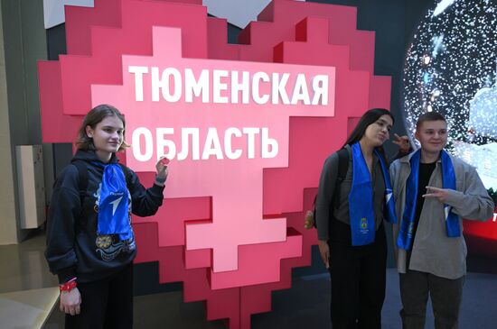 Международная выставка-форум "Россия"
Стенд Тюменской области, павильон №75
Место: Россия, Москва. Автор: Максим Блинов/РИА Новости. Работа выставки "Россия"