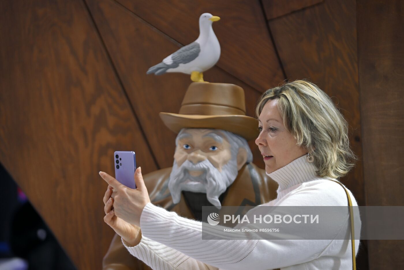 Работа выставки "Россия"