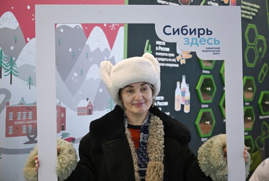 Международная выставка-форум "Россия"
Стенд Алтайского края, павильон №75
Место: Россия, Москва. Автор: Максим Блинов/РИА Новости. Работа выставки "Россия"