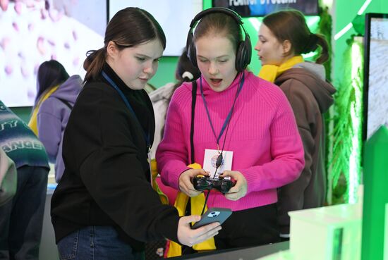 Международная выставка-форум "Россия"
Стенд Томской области, павильон No75
Место: Россия, Москва. Автор: Максим Блинов/РИА Новости. Работа выставки "Россия"