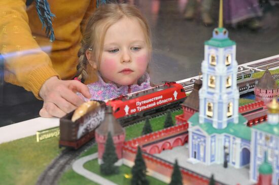 Международная выставка-форум "Россия"
Стенд Тулы, павильон №75
Место: Россия, Москва. Автор: Максим Блинов/РИА Новости. Работа выставки "Россия"