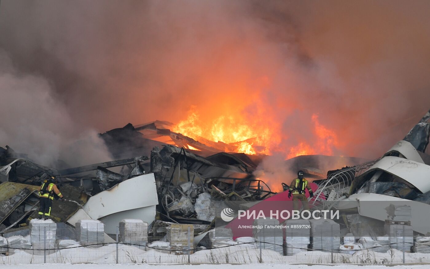 Пожар на складе Wildberries в Пушкинском районе Санкт-Петербурга