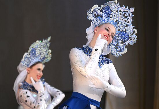 Международная выставка-форум "Россия"
Праздничный концерт "Старый Новый год по-липецки" Место: Россия, Москва. Автор: Рамиль Ситдиков/РИА Новости. Выставка "Россия". Праздничный концерт "Старый Новый год по-липецки"