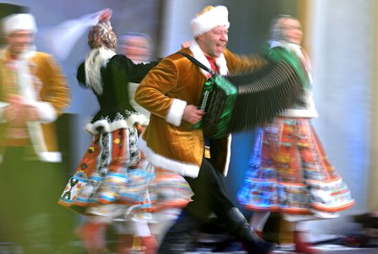 Международная выставка-форум "Россия"
Праздничный концерт "Старый Новый год по-липецки" Место: Россия, Москва. Автор: Рамиль Ситдиков/РИА Новости. Выставка "Россия". Праздничный концерт "Старый Новый год по-липецки"