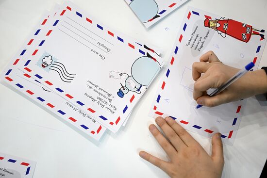 Международная выставка-форум "Россия"
Представление с Дедом Морозом из Великого Устюга Место: Россия, Москва. Автор: Рамиль Ситдиков/РИА Новости. Выставка "Россия". Представление с Дедом Морозом из Великого Устюга