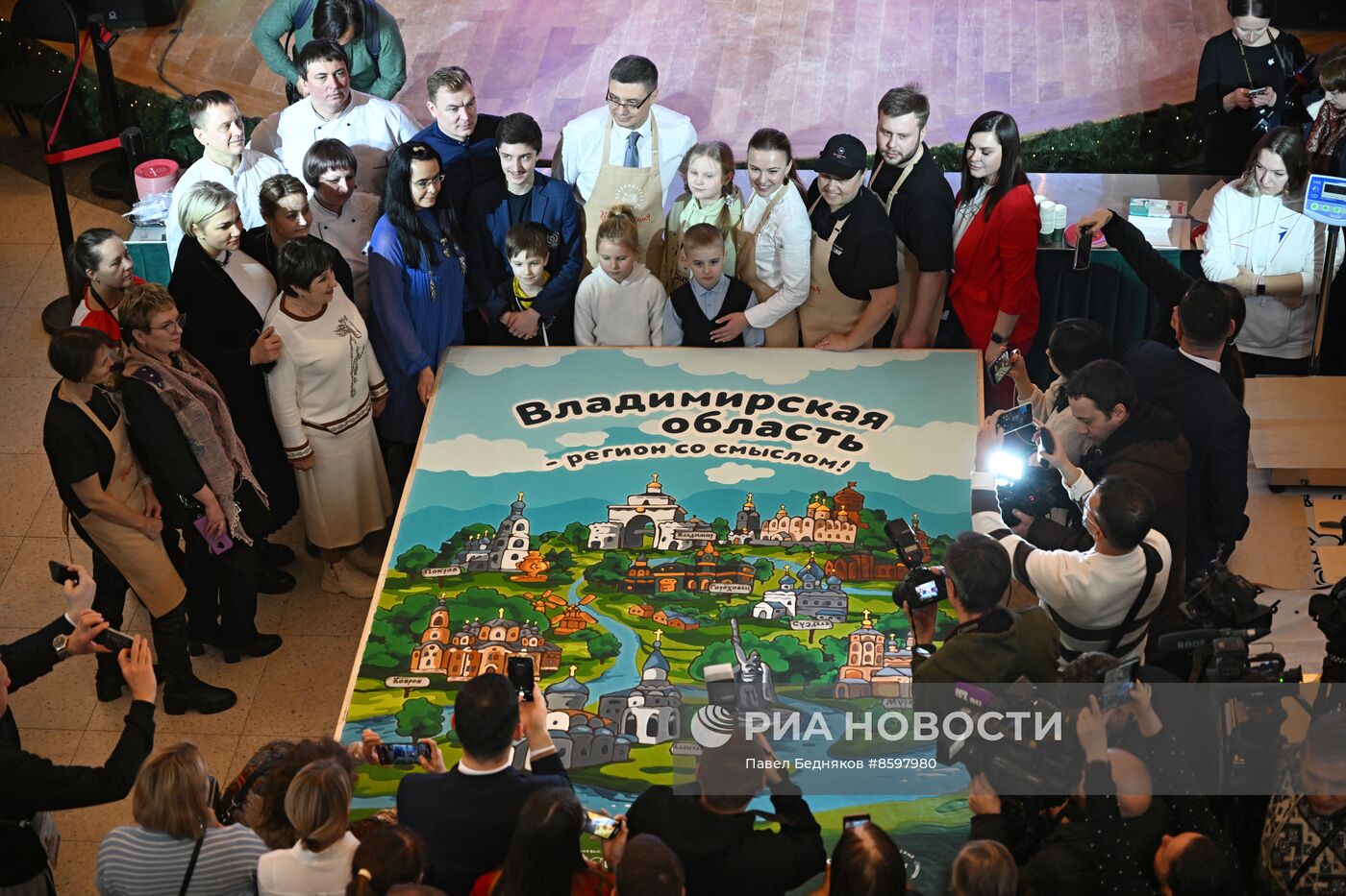 Выставка "Россия". Установление рекорда России с покровским пряником в категории "Самый большой продукт"