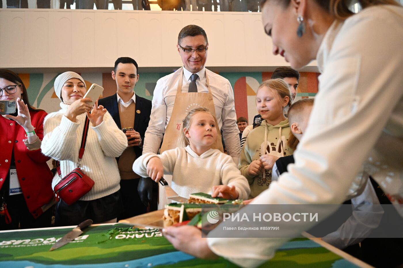 Выставка "Россия". Установление рекорда России с покровским пряником в категории "Самый большой продукт"