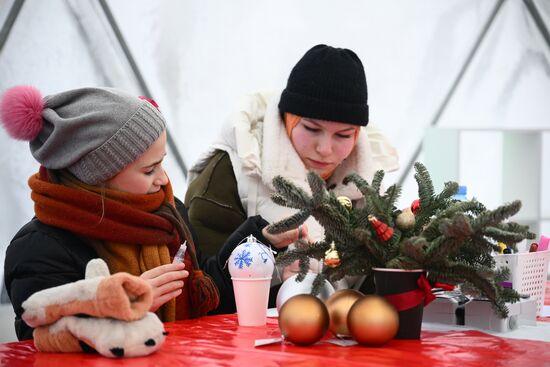 Международная выставка-форум "Россия"
Фестиваль "Русская зима"
Детские творческие мастер-классы Место: Россия, Москва. Автор: Владимир Астапкович/РИА Новости. Выставка "Россия". Фестиваль "Русская зима"