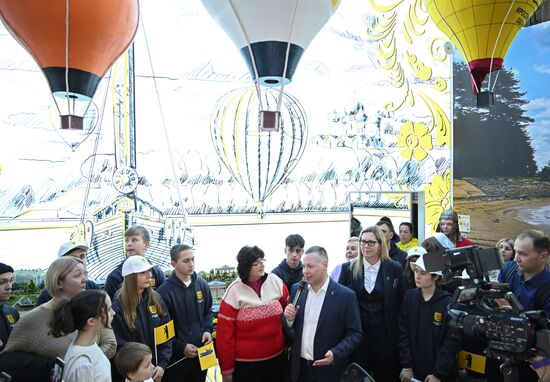 Международная выставка-форум "Россия"
Ярославская область. День региона, павильон №75
Михаил Евраев, губернатор Ярославской области Место: Россия, Москва. Автор: Рамиль Ситдиков/РИА Новости. Выставка "Россия". Ярославская область. День региона