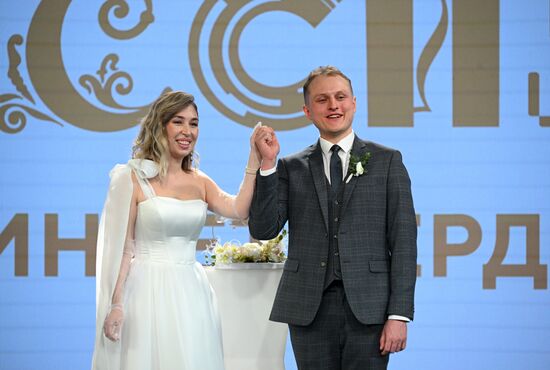 Международная выставка-форум "Россия"
Ярославская область. День региона, павильон №75
Бракосочетание по-Ярославски Место: Россия, Москва. Автор: Рамиль Ситдиков/РИА Новости. Выставка "Россия". Ярославская область. День региона