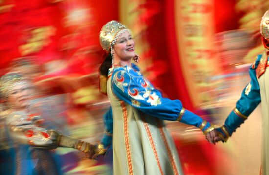 Международная выставка-форум "Россия"
Ярославская область. День региона, павильон №75
Бракосочетание по-Ярославски Место: Россия, Москва. Автор: Рамиль Ситдиков/РИА Новости. Выставка "Россия". Ярославская область. День региона