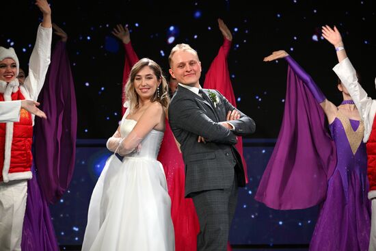 Международная выставка-форум "Россия"
Ярославская область. День региона, павильон №75
Бракосочетание по-Ярославски Место: Россия, Москва. Автор: Рамиль Ситдиков/РИА Новости. Выставка "Россия". Ярославская область. День региона