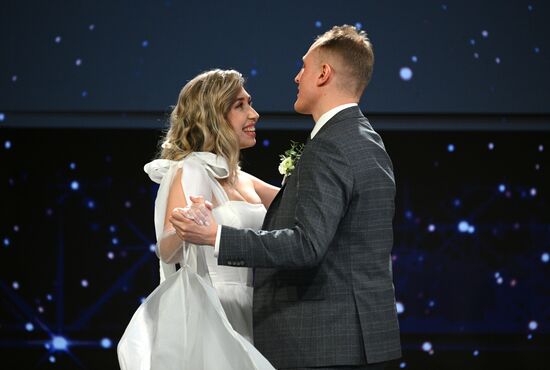 Международная выставка-форум "Россия"
Ярославская область. День региона, павильон №75
Бракосочетание по-Ярославски Место: Россия, Москва. Автор: Рамиль Ситдиков/РИА Новости. Выставка "Россия". Ярославская область. День региона