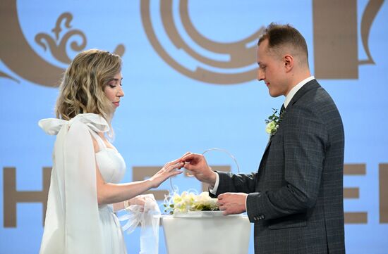 Международная выставка-форум "Россия"
Ярославская область. День региона, павильон №75
Бракосочетание по-Ярославски Место: Россия, Москва. Автор: Рамиль Ситдиков/РИА Новости. Выставка "Россия". Ярославская область. День региона