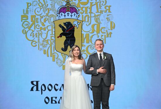 Международная выставка-форум "Россия"
Ярославская область. День региона, павильон №75
Бракосочетание по-Ярославски Место: Россия, Москва. Автор: Рамиль Ситдиков/РИА Новости. Выставка "Россия". Ярославская область. День региона