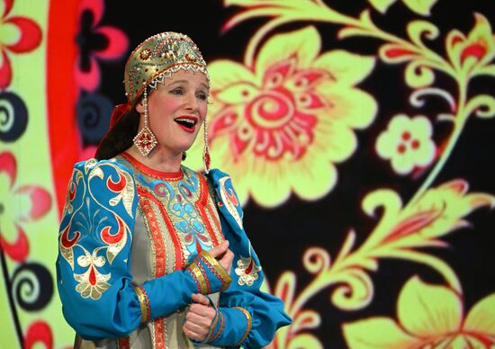 Международная выставка-форум "Россия"
Ярославская область. День региона, павильон №75
Бракосочетание по-Ярославски Место: Россия, Москва. Автор: Рамиль Ситдиков/РИА Новости. Выставка "Россия". Ярославская область. День региона