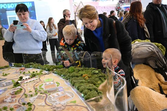 Международная выставка-форум "Россия"
Павильон №75 Место: Россия, Москва. Автор: Рамиль Ситдиков/РИА Новости. Работа выставки "Россия"